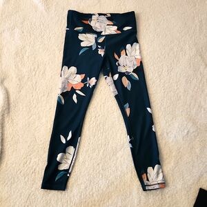 Athleta Dark Green Floral Salutation Stash Cropped Leggings Size Small